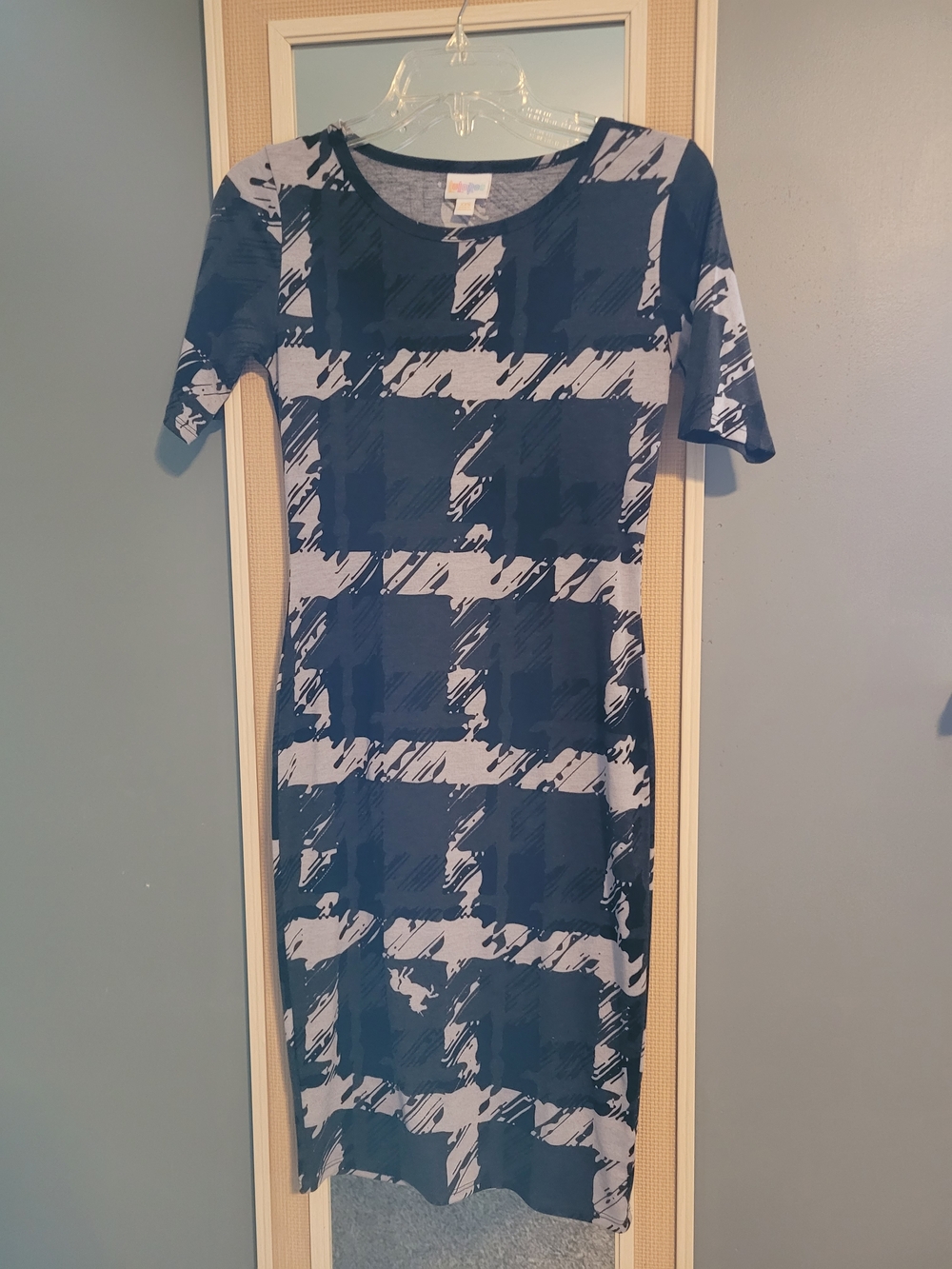 Lularoo Black And Gray Graphic Block Midi Dress